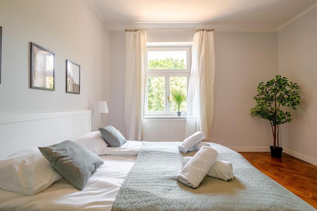 Florianska Gate Luxury Apartments Krakow Luaran gambar