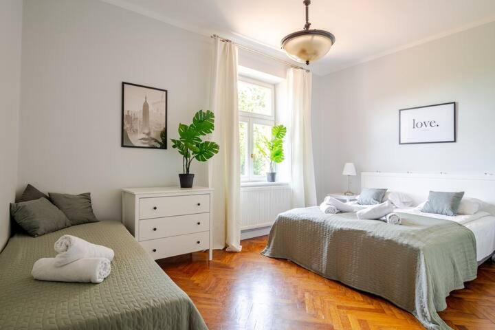 Florianska Gate Luxury Apartments Krakow Luaran gambar